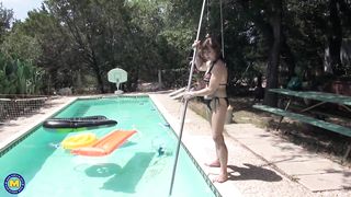 Granny masturbate in swimming pool