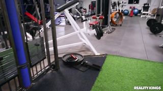 Round Ebony Bitch Fucked At Gym