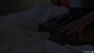 Gorgeous Nicole rubs herself to completion after a sex tease)