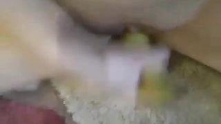 sexy kleine macht es sich mit banane