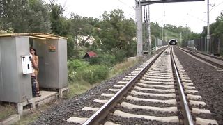 Anal Con Bella Chica En Las Vias Del Tren