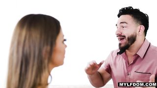Busty mom makes cyber bullying all worth it?!