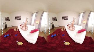 DDFNetwork VR - Kayla Green enjoys a Huge Orgasm with Vibing Egg in VR