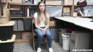 Babe Fucked By Security Guard - Summer Brooks