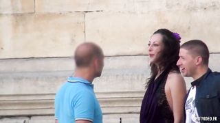 Femmes offertes a des inconnus