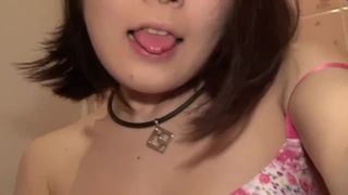 ファミレスのトイレでオナニーする変態素人雌豚