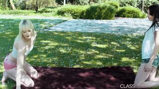 Teen Lesbians Kiss and Lick Pussy Outdoors