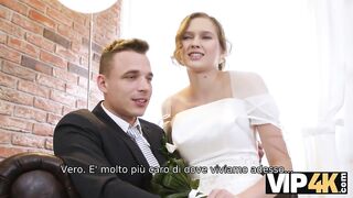 VIP4K. Un uomo ricco paga bene per scopare una giovane ragazza calda il giorno del suo matrimonio