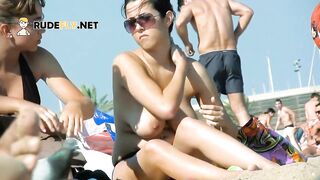Sexy Friends Give a Show with their Love of Nudism