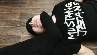 SLAVE LICK FEET MISTRESS IN Black PANTYHOSE NYLON FOOT WORSHIP