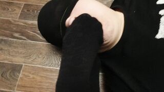 SLAVE LICK FEET MISTRESS IN Black PANTYHOSE NYLON FOOT WORSHIP