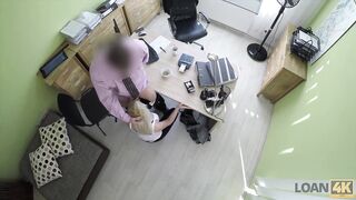 LOAN4K. Chica seductora con grandes tetas monta una polla por mucho dinero
