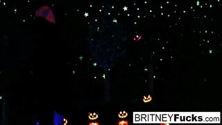 2 hot blondes share Halloween scare