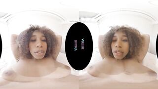 VRALLURE Come Hangout In My Bedroom!