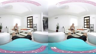 VR PORN - CAYLA LYONS HOT PIZZA GIRL SUCK AND FUCK BIG COCK