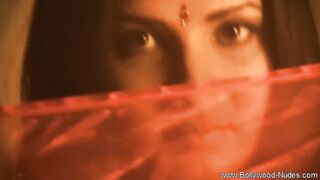 Dancing Indian MILF Sweetie
