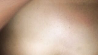 Eyaculación interna + squirt después de sexo duro en el sofá