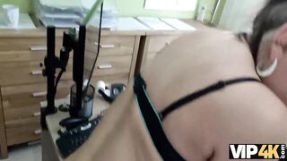 VIP4K. Das freche Mädchen Frances hat ein spezielles Porno