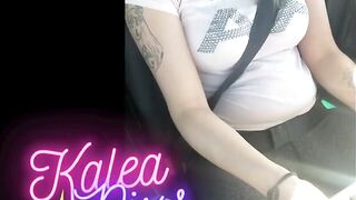 DRIVIN' WHILE VIBIN' : SLUT ALMOST CRASHES HER CAR DURING INTENSE ORGASM