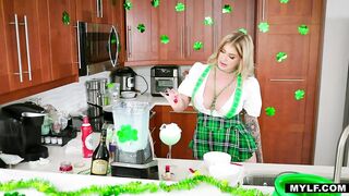 Mylf festive pussyfucking during st. patrick's day!