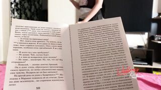 Вызвал сексуальную служанку и она отполировала мой член