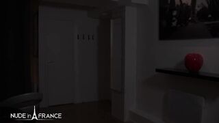 Elle baise beau papa pour garder son argent de poche (01. 01. 2018)