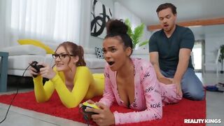 Gamer Girls Share Dick - Aria Kai