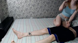 Помогла расслабиться сводному братишке после тяжелого дня