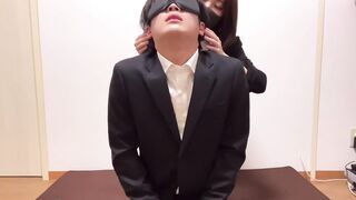 OLコスプレをした痴女に逆セクハラされてイケメンM男が目隠しドライオーガズムしまくる個人撮影 Japanese Amateur Cosplay Handjob Sex - えむゆみカップル