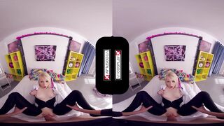 VRCosplayX Blonde Teen GF Gwen Stacy Uncovers herself