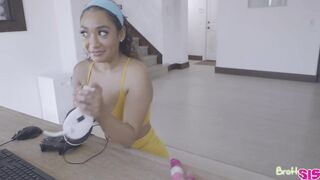 Gamer girl Sarah Lace likes stepbro's dick