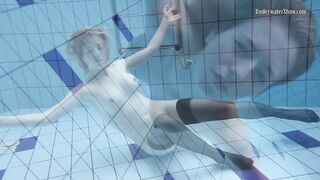 Watch Sexiest Girls Swim Naked In The Pool