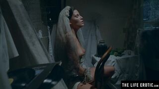 Watch a kinky abandoned bride masturbate to a mindblowing orgasm
