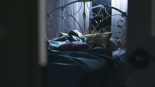 Jane Wilde Comforts Jessie Saint With Her Pussy After A Spooky Night