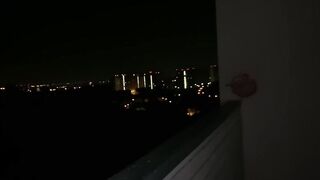 Подцепил школьницу на улице и трахнул её в подъезде.