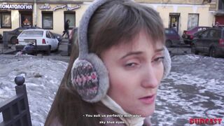 DudCast - Agent throws a leg to strange girl