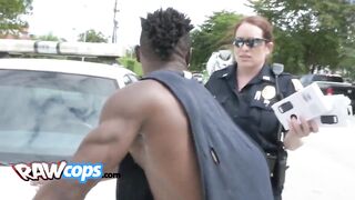 Black dude gets to bang two cops - video 1