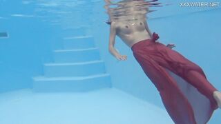 Tiny Skinny Pornstar Hermione Ganger In The Pool