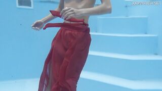 Tiny Skinny Pornstar Hermione Ganger In The Pool