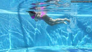 Jessica Lincoln In Her Pink Bikini In The Pool - Pink Pussy