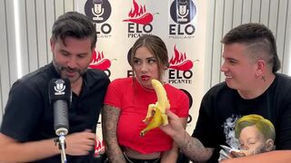 Entrevista con Elo Podcast termina en una mamada y mucho cum - Sara Blonde - Elo Picante