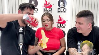 Entrevista con Elo Podcast termina en una mamada y mucho cum - Sara Blonde - Elo Picante