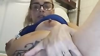 Jenna Divinci's Bathroom Quickie!