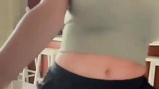 Syrian Slut Showing Her Skills