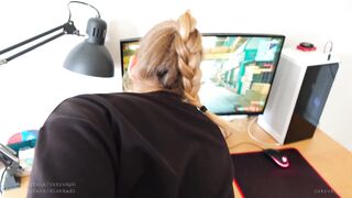 I fucked a streamer girl while gaming session