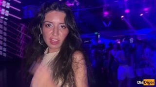 Horny girl agreed to sex in a nightclub in the toilet