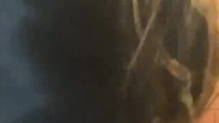 Le chupo la verga a mi amigo en un Airbnb