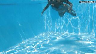 Hottest Hungarian milf Angelica gets horny underwater