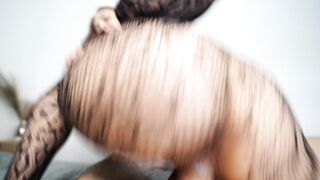I went on a business trip to cheat on my husband, so cum in my pussy.