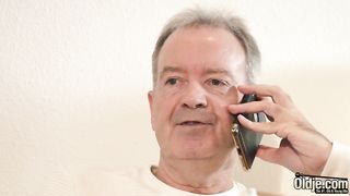 OMG My dad fucks teen maid she gives him a blowjob and fuck